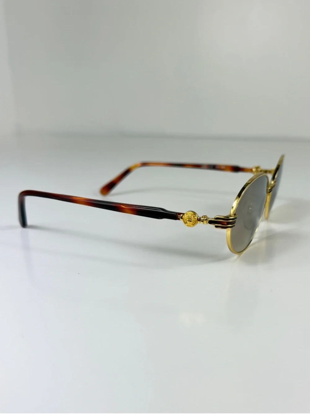 Vintage Gianni Versace Mod G51 Col 56 L Medusa Gold Havana Sunglasses Full Set